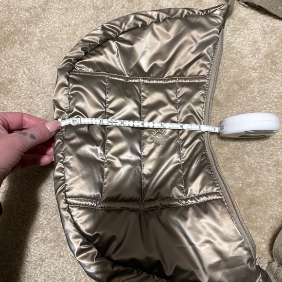 OFFLINE by aerie metallic puff love crescent bag - Picture 9 of 9